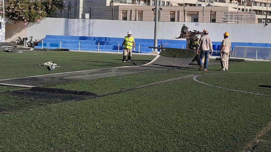 El Arreglo Del Campo De Futbol Fernando Pernias Ira Mas Alla Del Cesped Y Tardara Cuatro Meses Television Melilla